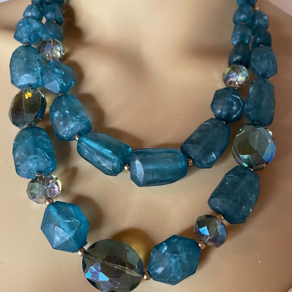 Vintage Jewelry - Beautiful turquoise and sparkly bead necklace!